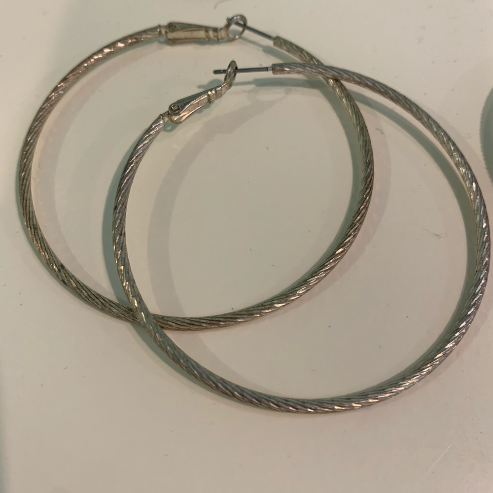 Earring Bundle 👜✨ - Picture 3 of 6